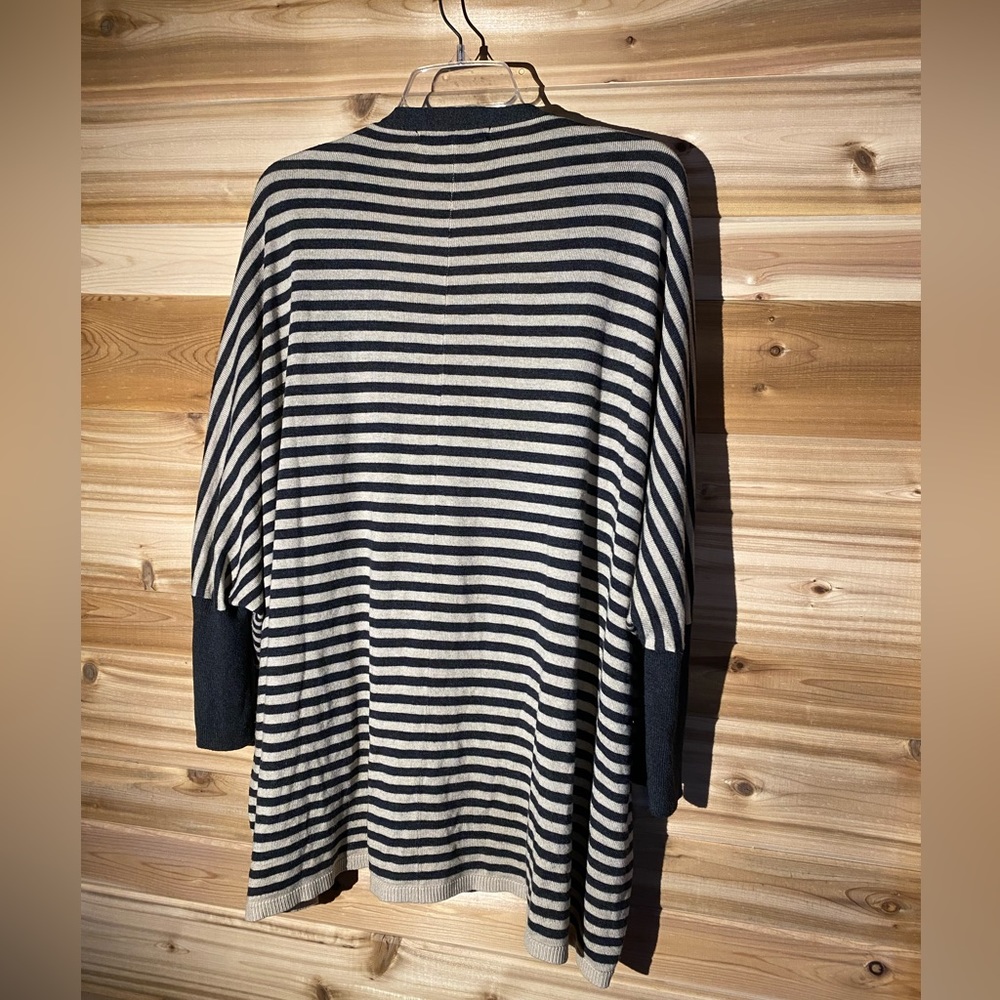 Black/white or Dark Blue/tan, depends on viewer Cardigan, 89th & Madison, Large - Picture 2 of 3